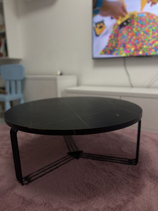 Masuta de cafea, neagra, folosita