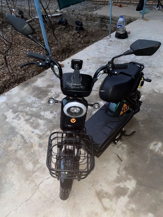 Elektron sukuter Yougoumi firmasiniki