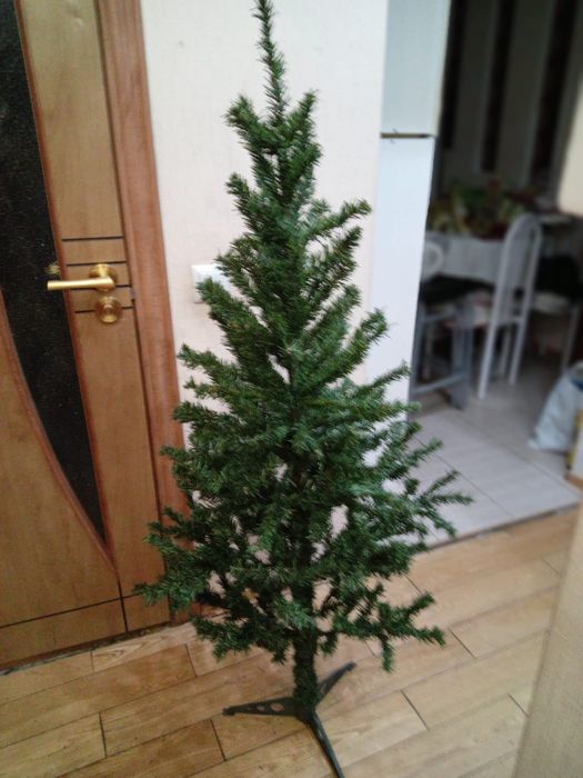 Продам елочки разных размеров