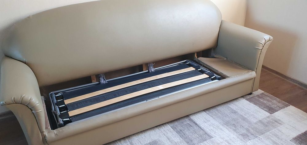 Разтегателен диван