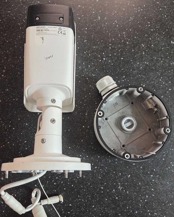 Vând camere IP Hikvision DS‑2CD2T45FWD‑I5 – tehnologie Darkfighter