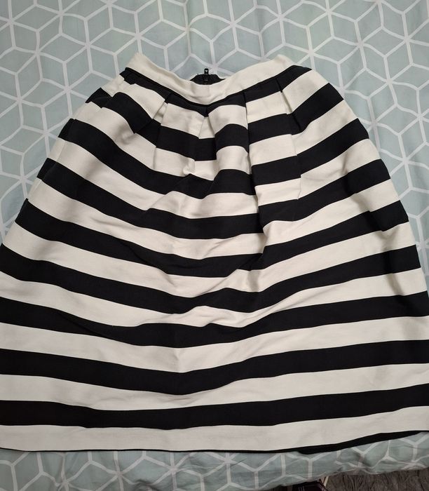 Елегантна пола под коляното