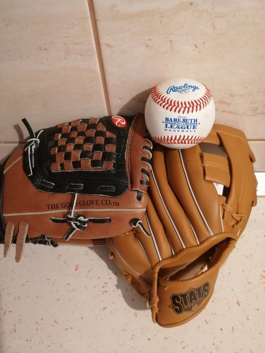 Manusi de baseball și minge oficiala