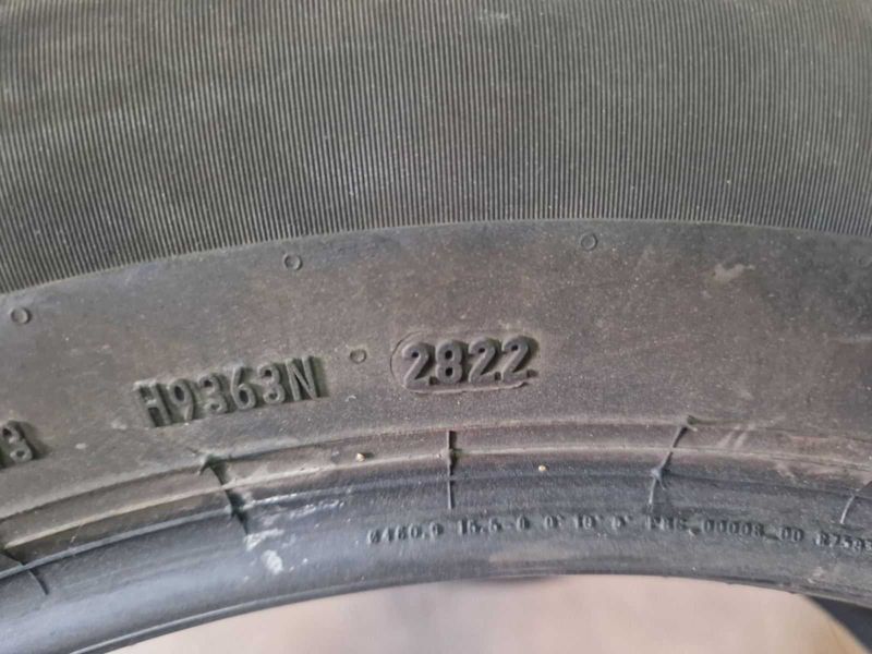 2 Pirelli R18 235/55
зимни гуми 
DOT2822