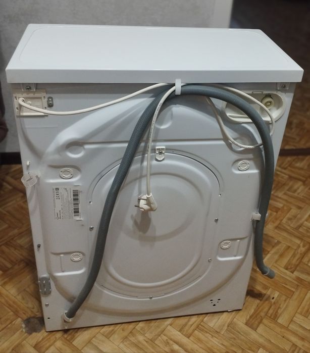 Стиральная машина Indesit IWUB 4105 CIS белый