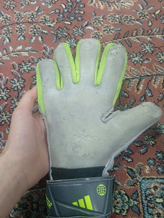 Вратарские перчатки