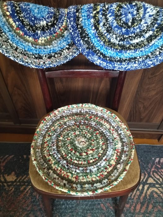 Продаются сидушки для стульев 11шт