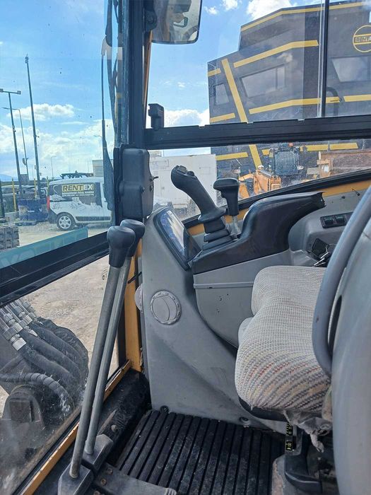 Багер Volvo ECR 28