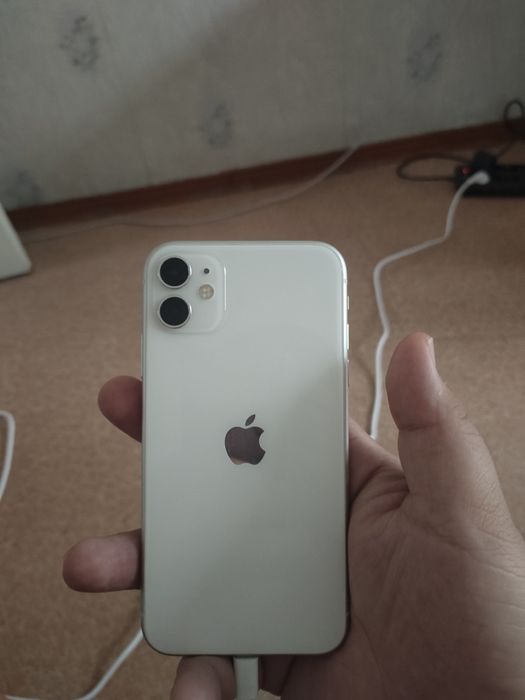 iPhone 11 в идеальном состоянии