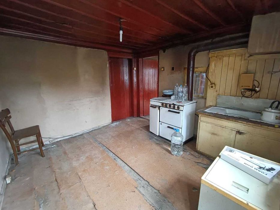 Двуетажна къща в село Драгижево