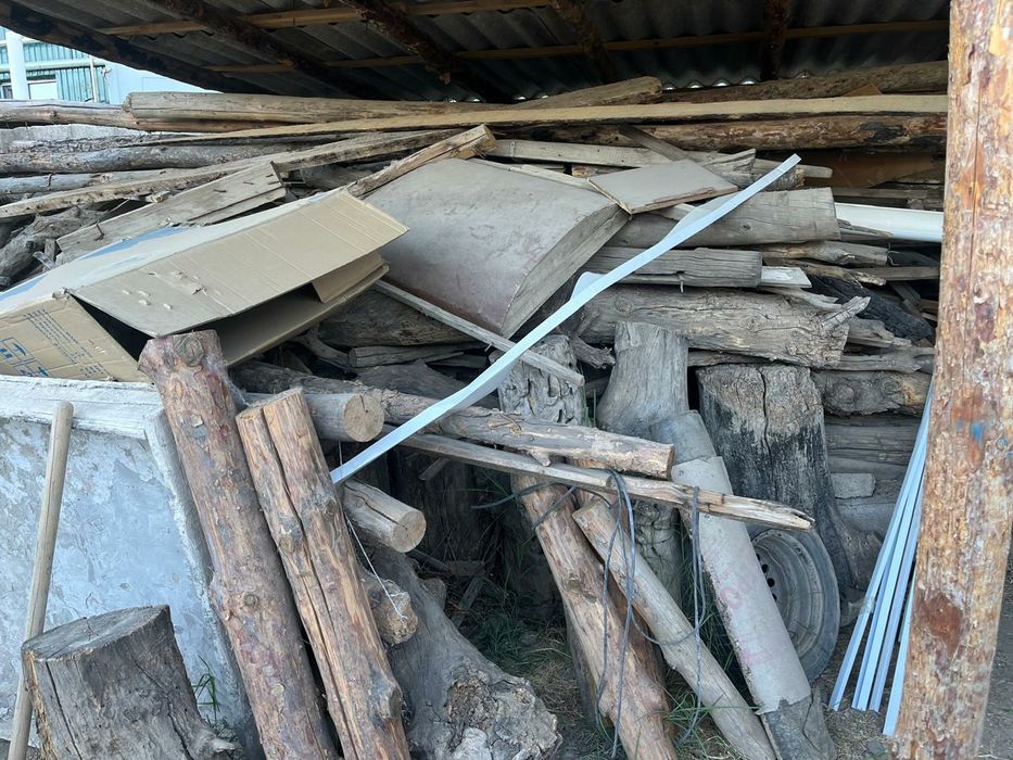 Дрова в большом количестве