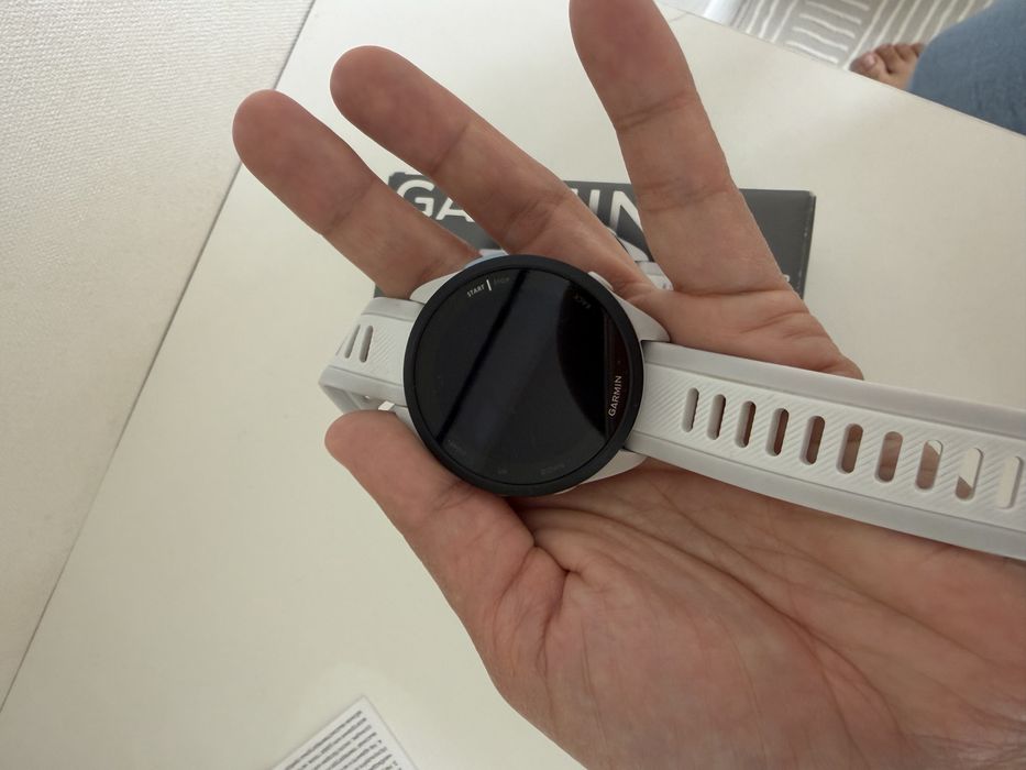 Продам garmin Смарт-часы Garmin Forerunner 165 белый