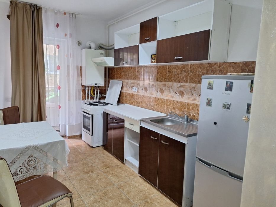 Pf închiriez ap 2 camere decomandate Florești