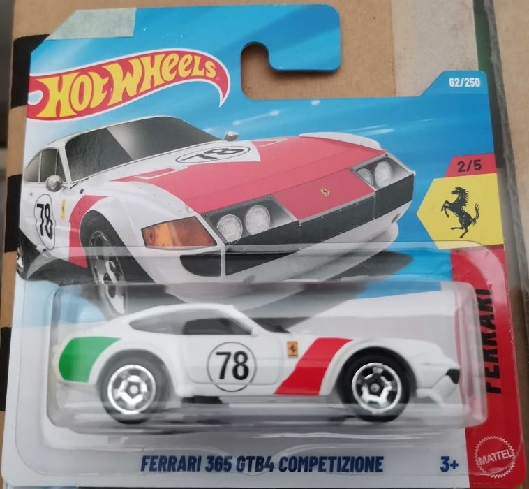 Продавам Hot Wheels колички и пъзел за игра, състоящ се от 200 части