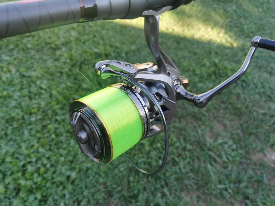 Топ шарански комплект - два телекарпа , две макари с 17лагера и корда