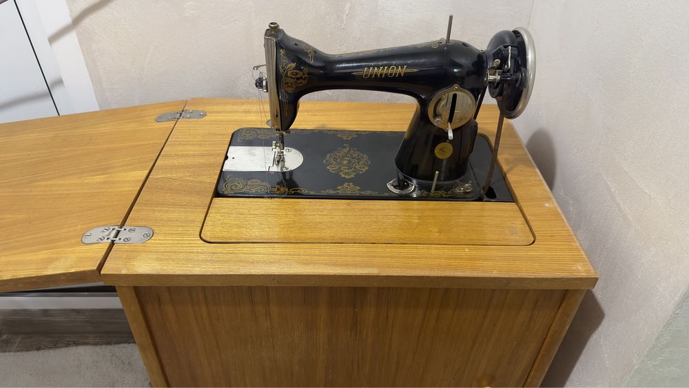 Шевна машина UNION с шкаф и педал