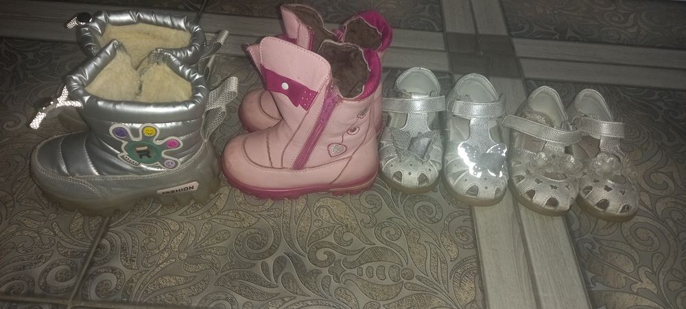 Продам детскую обувь на девочку