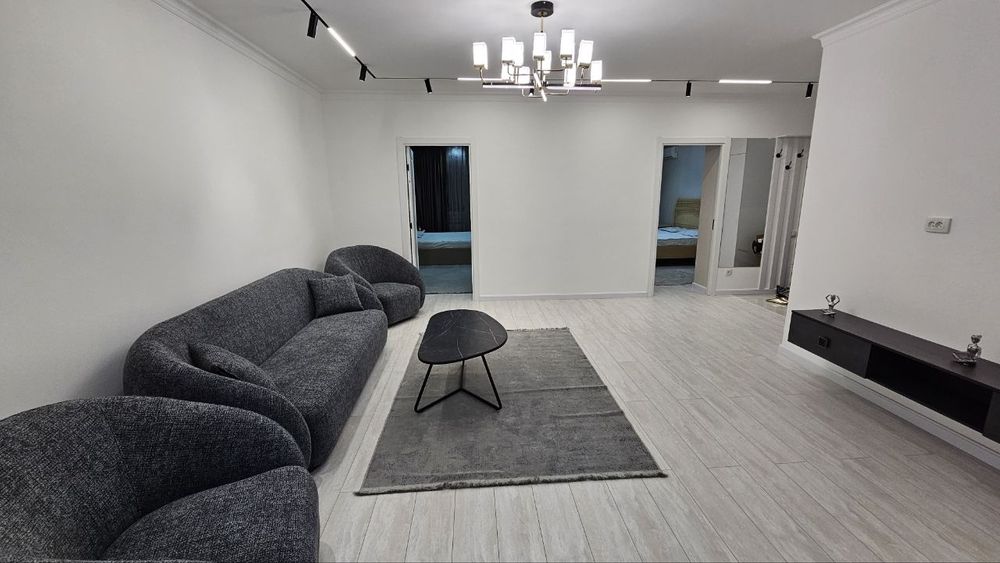 3 комн. ЦУМ,  между метро Ойбек и Космонавтов. Евроремонт! Своя!!