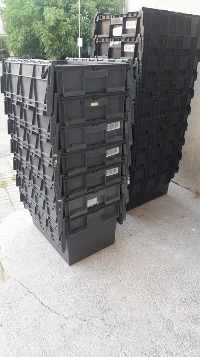 Cutii cu capac din plastic alimentat