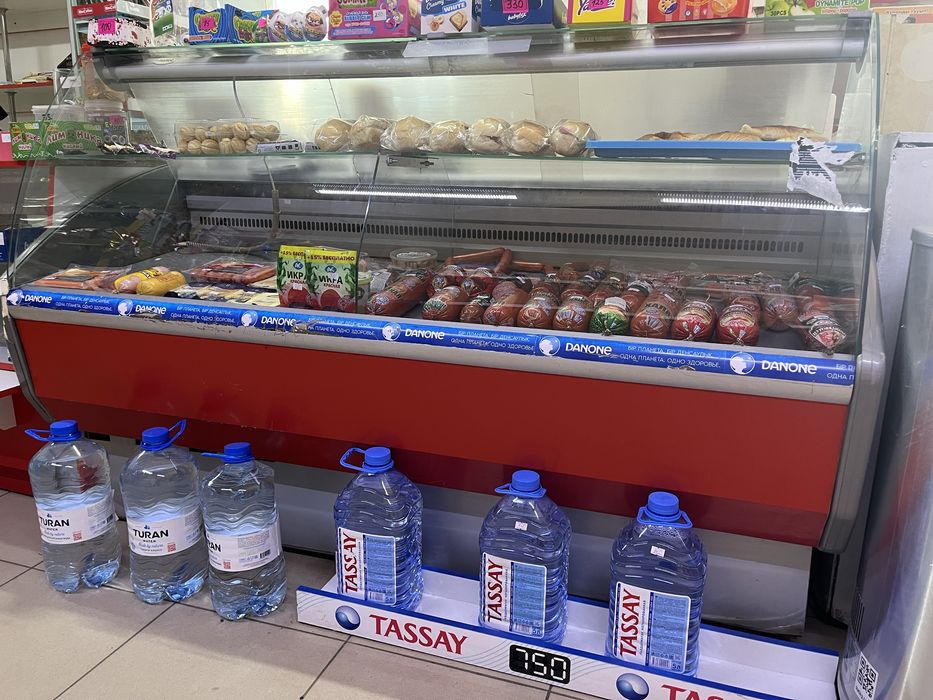 Продам б/у холодильную витрину