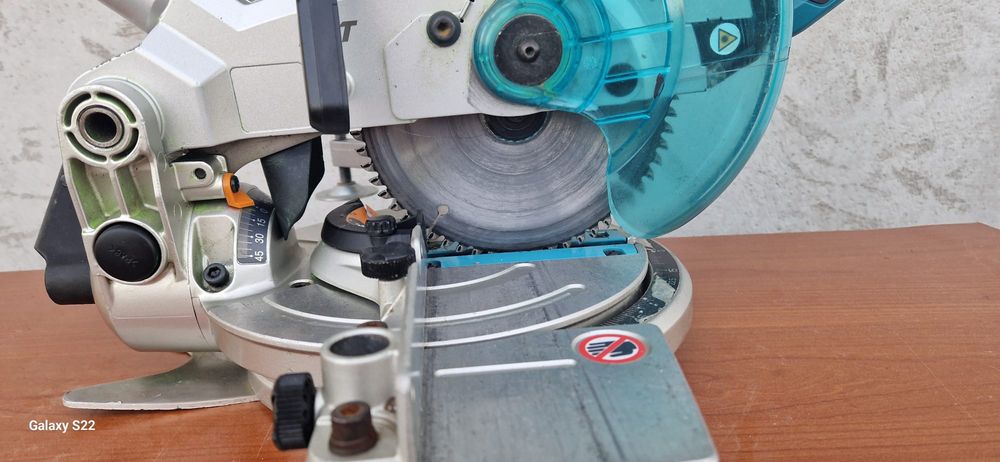 Makita circular staționar pe acumulator