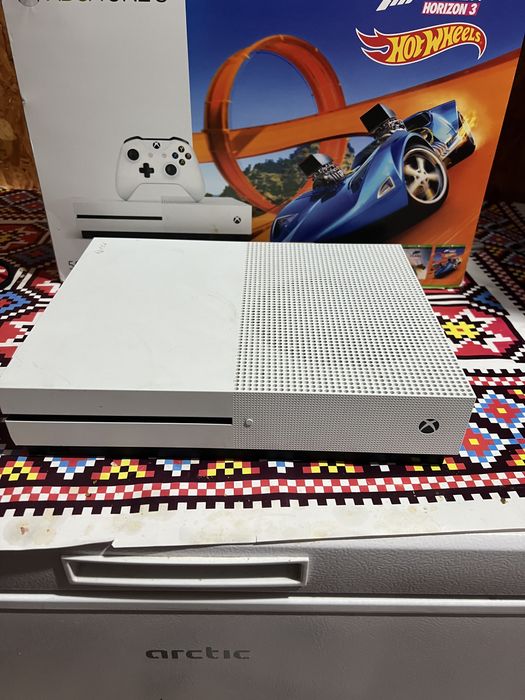 XBOX ONE S   In stare buna