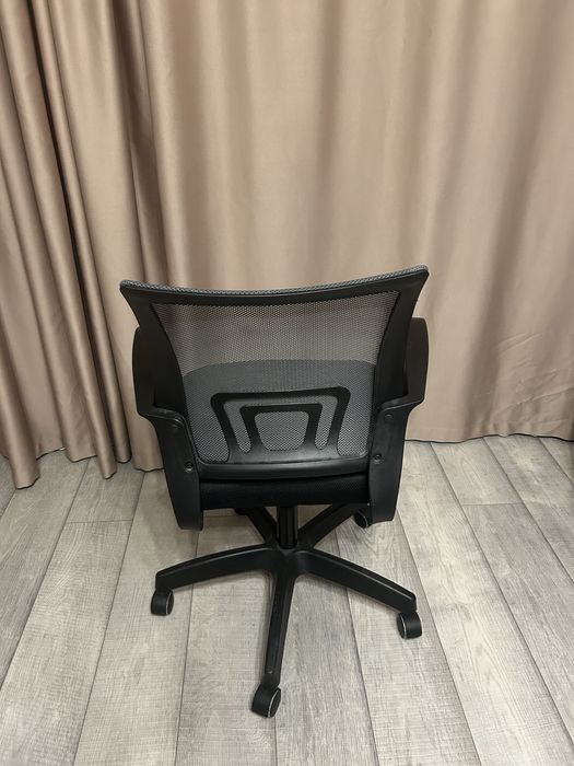 Офисное кресло