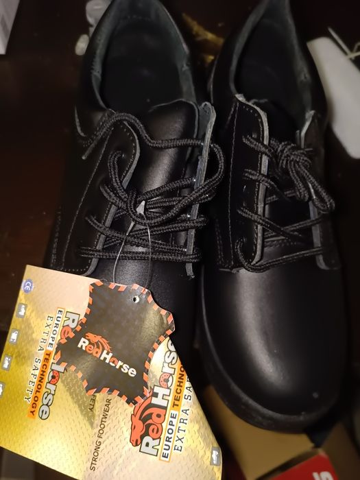 Работни обувки с бомбе