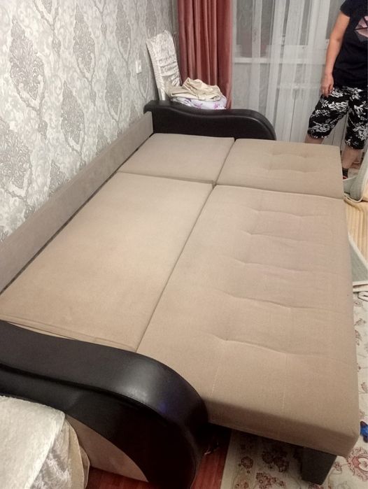 Раскладной диван в хорошем состоянии