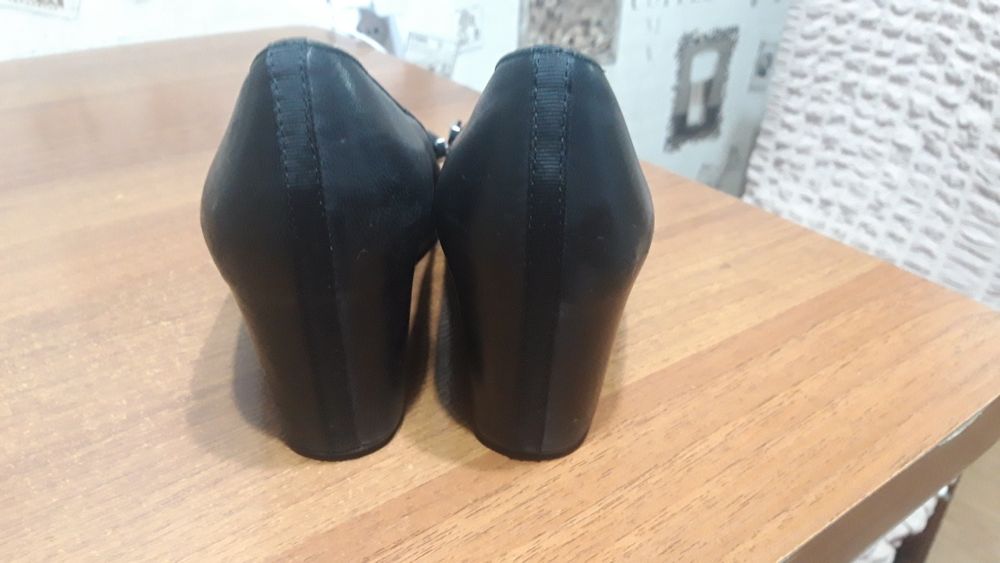 Продам женские туфли