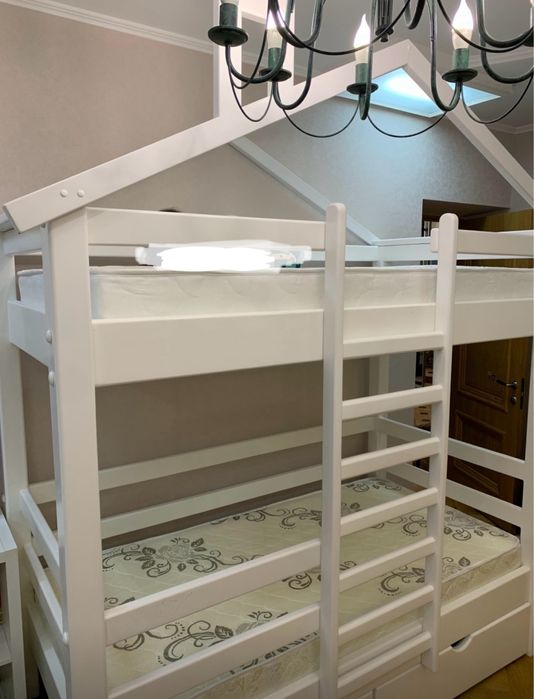 Двухъярусная детская кровать