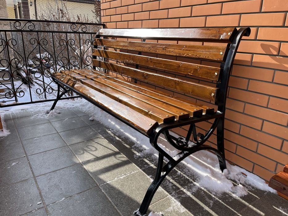 Садовые скамейки и лавки