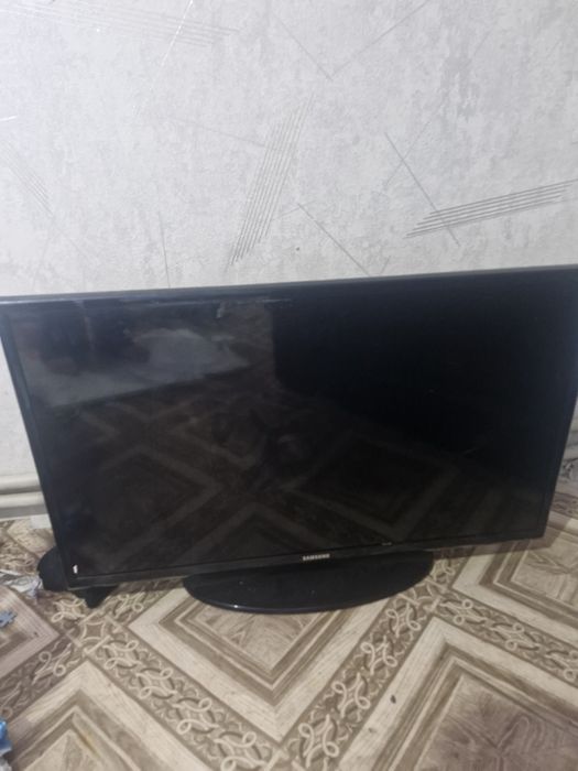 Продается телевизор на запчасти .