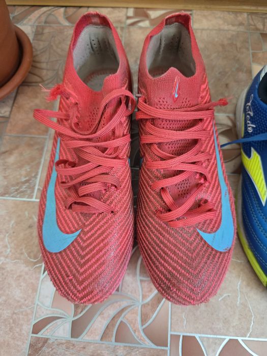 Продам бутсы и футзалки