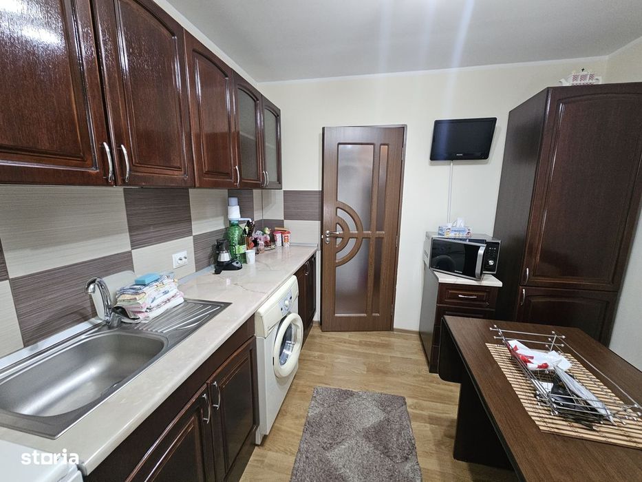 2 camere, str. Bogdan Dragoș ( zona Poliției ), mobilat, utilat