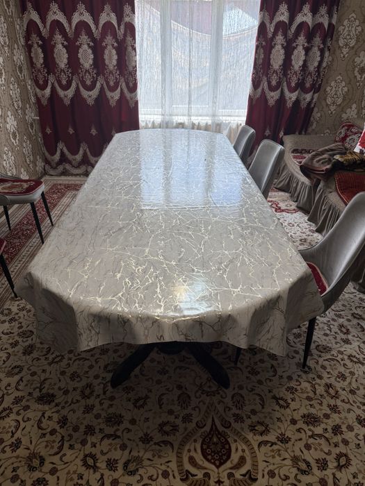 Стол без стульев