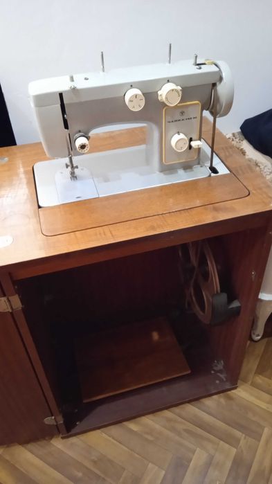 Швейная машинка Чайка