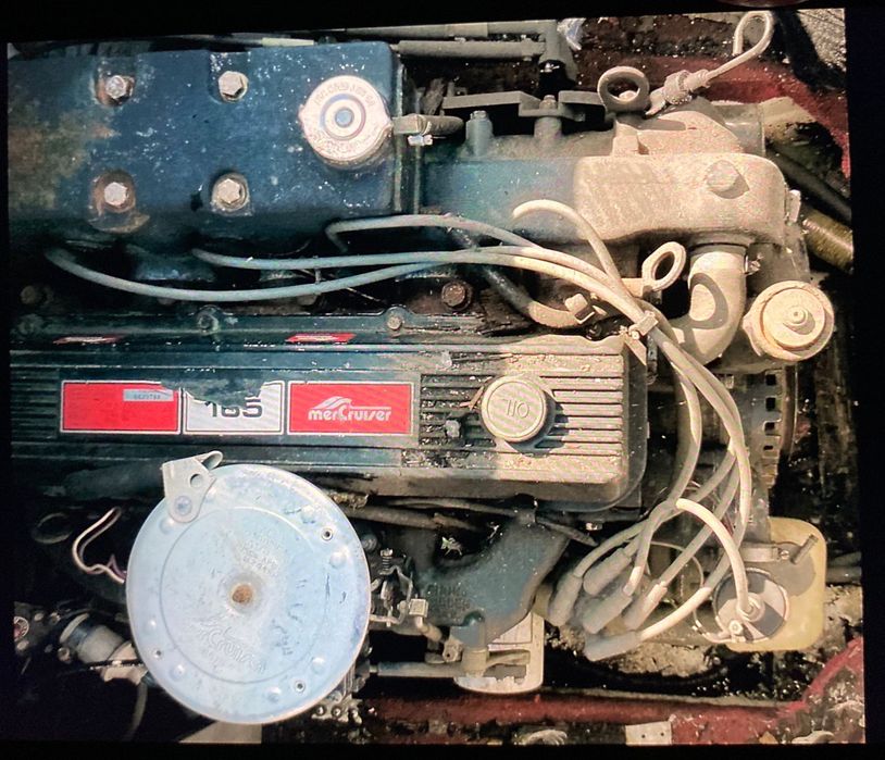 Barca cu motor marca Larson