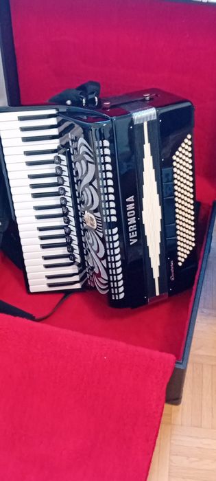 Acordeon Verona Cantora(Welmeister)120 bani 11+5 reg.nu se repeta reg.