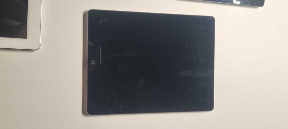 LOT 4 x Apple iPad – iPad 2 + iPad 3 + iPad 4
