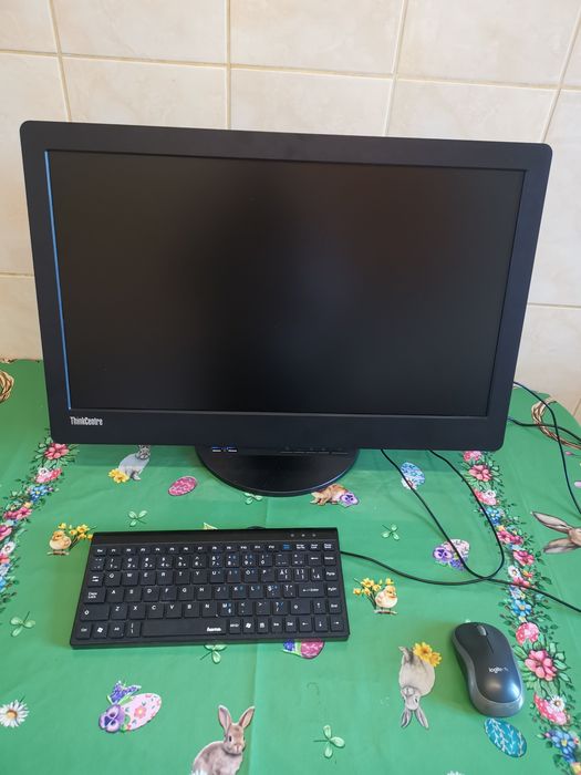 Monitor Lenovo tinchcenter 24 inchi