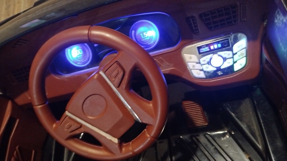 Электромобиль детский