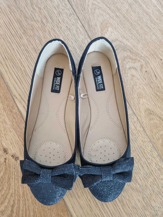 Balerini negri cu sclipici