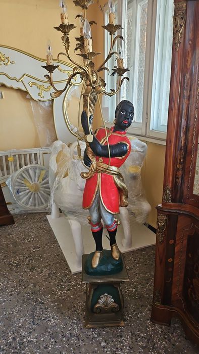 Седмичен Френски комод