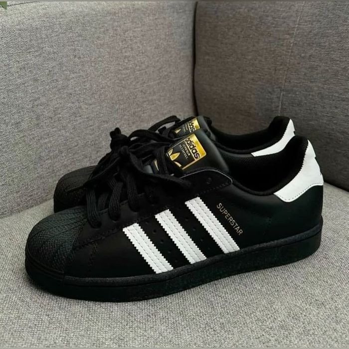 Продаю Adidas Superstar