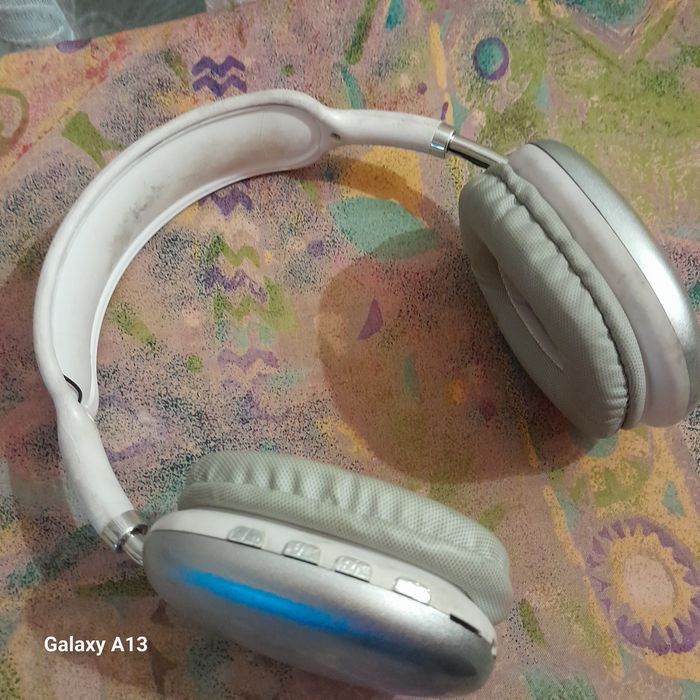 Продаются мини-колонка USB и безпроводные наушники