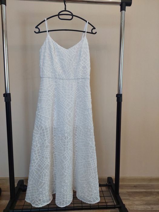 Бяла  елегантна рокля