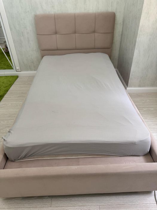 Кровать односпальная б/у