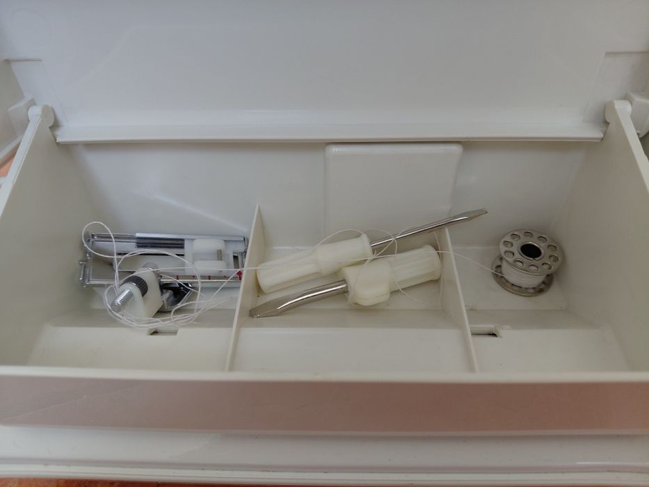 Maşină de cusut electrică Meister 406