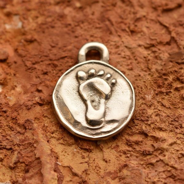 Сребърен медальон 925 „Бебешко краче“ – талисман за семейна обич